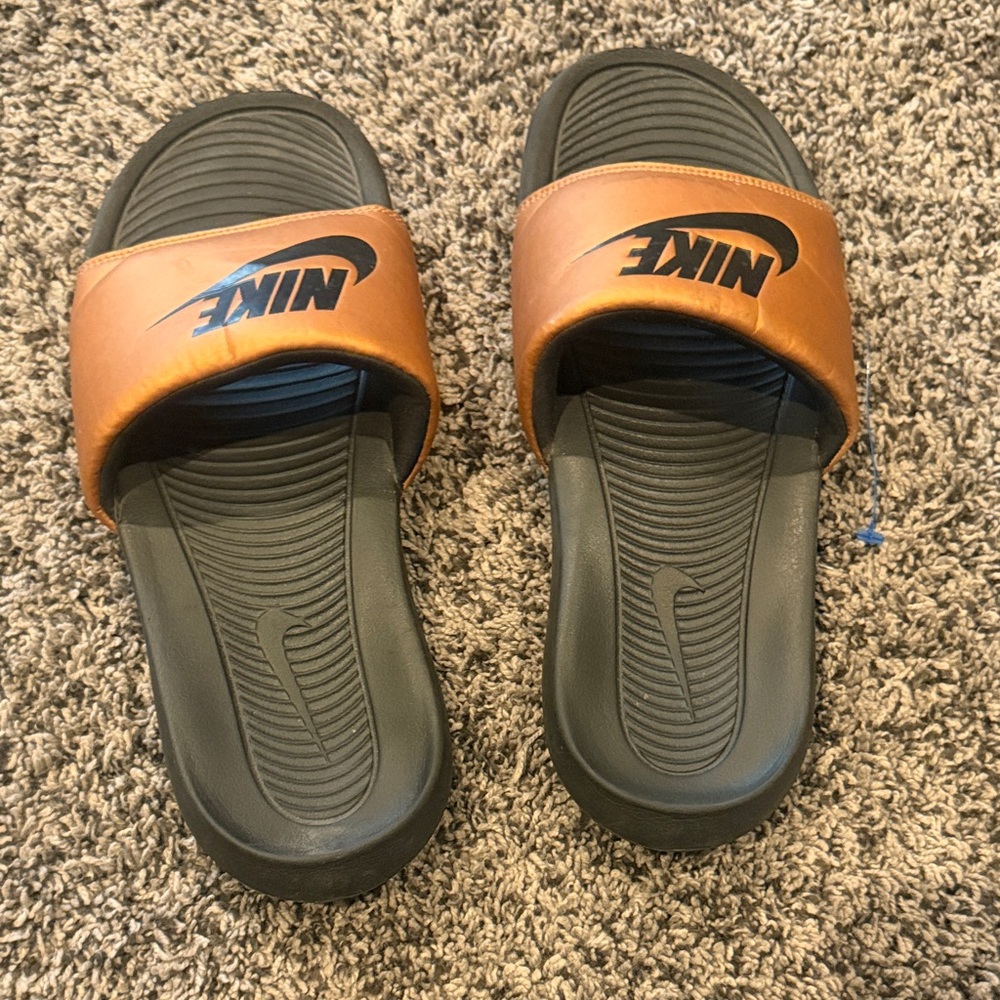 Nike women’s Black & Copper Slide Sandals - Comfortable Pool & Beach Wear